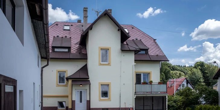 Parkování máte zajištěné přímo u apartmánového domu.