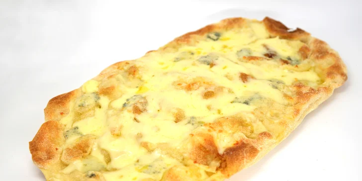 Zdravější varianta pizzy: 1 nebo 2 oválné pinsy kousek od Národní třídy