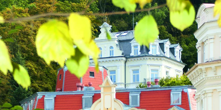 "Láznění" ve Varech: Spa Hotel Lauretta**** s polo- i plnou penzí a procedury