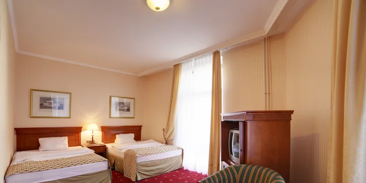 Odpočinek v Karlových Varech: lázeňský hotel s plnou penzí a procedurami