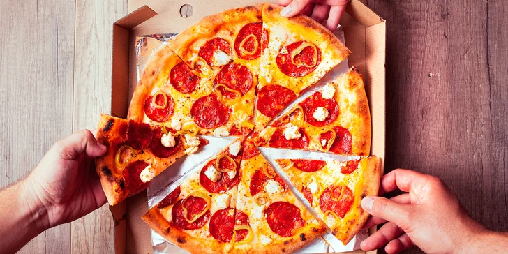 Do 90 minut hodujete: 2 křupavé pizzy dle výběru, které vám doručí až domů