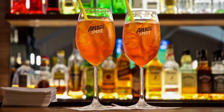 Příjemné osvěžení v centru Brna: dva drinky Aperol Spritz