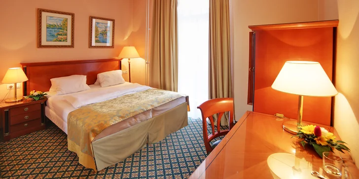 Odpočinek v Karlových Varech: lázeňský hotel s plnou penzí a procedurami