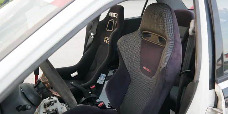 Rozjeďte to na Polygonu Brno: 6 nebo 12 kol v Mitsubishi Lancer a Subaru Impreza