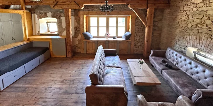 Na výběr je ubytování v podkrovním apartmánu nebo loftu (na fotce loft Šafář). 