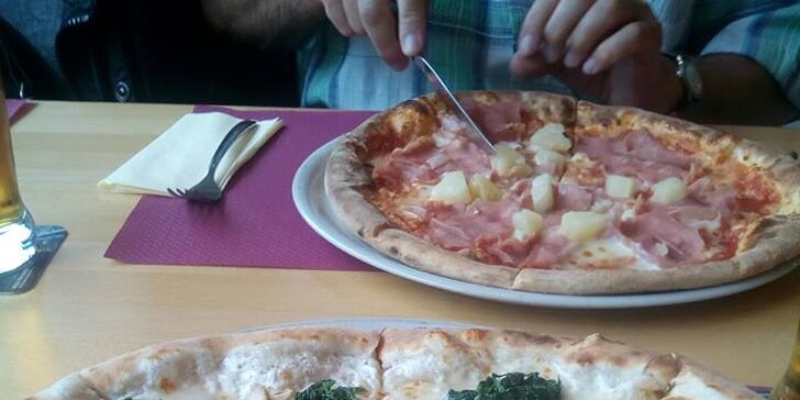 Italská dobrota: 2 lahodné a hojně zdobené pizzy dle vlastního výběru
