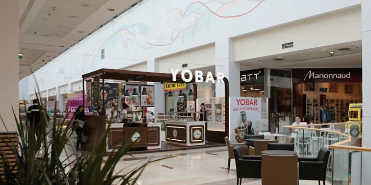 Dva studené nápoje z Yobaru: fresh, limonáda, mošt nebo ledový čaj