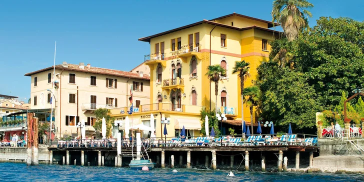 3* hotel přímo u Lago di Garda se snídaní: vyhlídková terasa, termíny od jara do podzimu