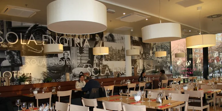 Pizza z pece na dřevo dle vlastního výběru a nealko nápoj pro 1 i pro 2