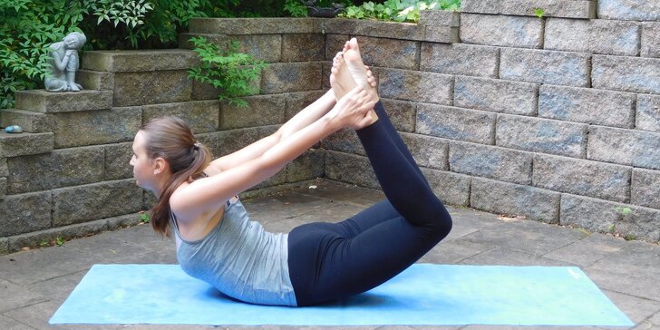 6hodinový kurz jógy pro domácí praxi: základní principy a pozice