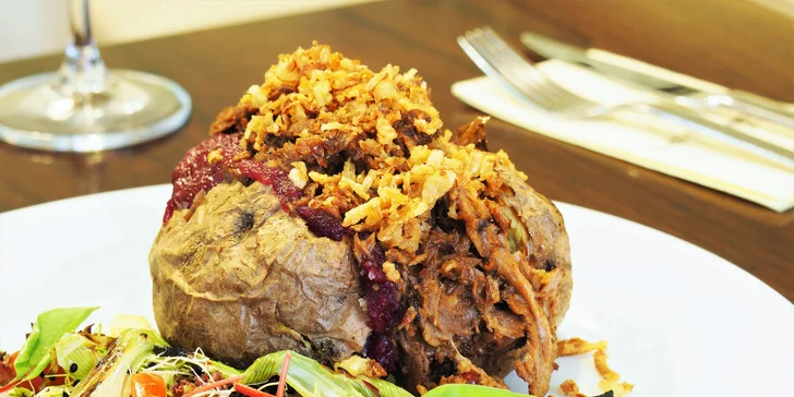 Tříchodové menu pro 2 v La Strada: kachní prsíčka, jacket potato i dezert