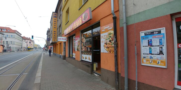 Kuřecí, telecí nebo mix kebab a nápoje v Plzni na Slovanech a u nádraží