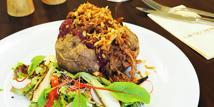 Tříchodové menu pro 2 v La Strada: kachní prsíčka, jacket potato i dezert