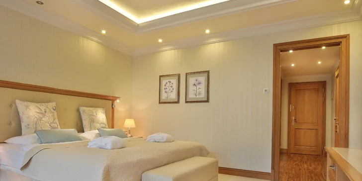 Wellness pobyt s degustační večeří v 5* hotelu 3 km od Karlových Varů