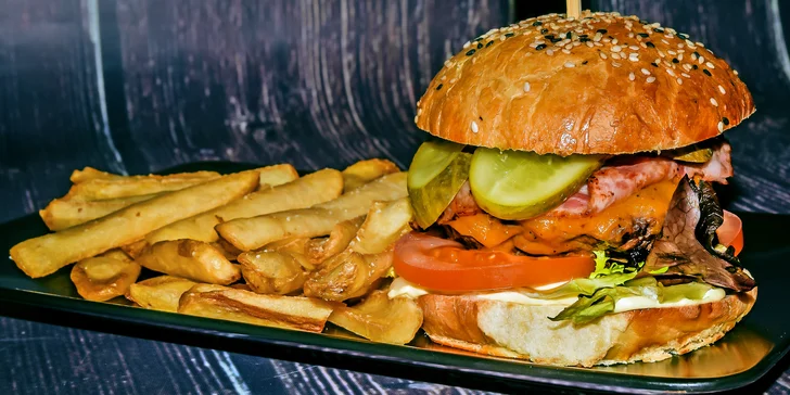 2 špičkové burgery s kuřecím nebo hovězím masem od vyhlášeného řezníka