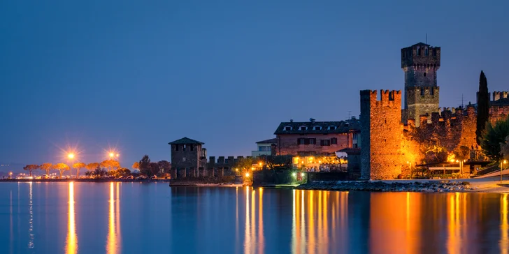 Uvidíte i vodní hrad nebo kostel San Pietro in Mavino. 
