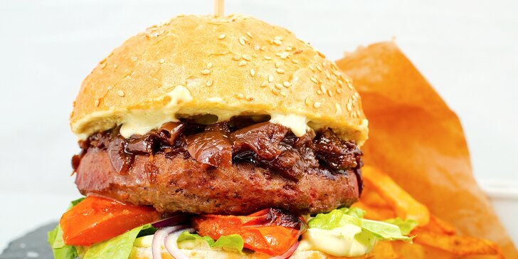 Hovězí Angus burger s cibulovým chutney a farmářskými hranolky pro 1, 2 i 4