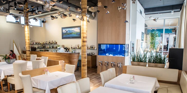 4chodové menu ve špičkové restauraci: husí paštika, kukuřičný krém, roastbeef i čokoládové brownie