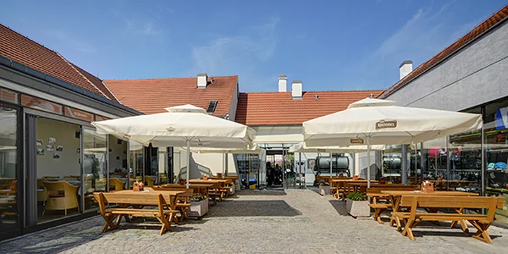 Burger s konfitovanou vepřovou krkovicí na Ladronce: pro 1 nebo 2 osoby