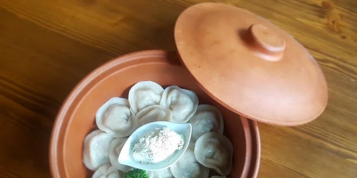 Rusko-ukrajinské menu: boršč, pelmeně a palačinky + jahodová limonáda