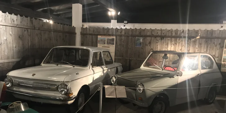 Rodinný vstup do muzea veteránů: rozsáhlá sbírka historických vozů i hraček