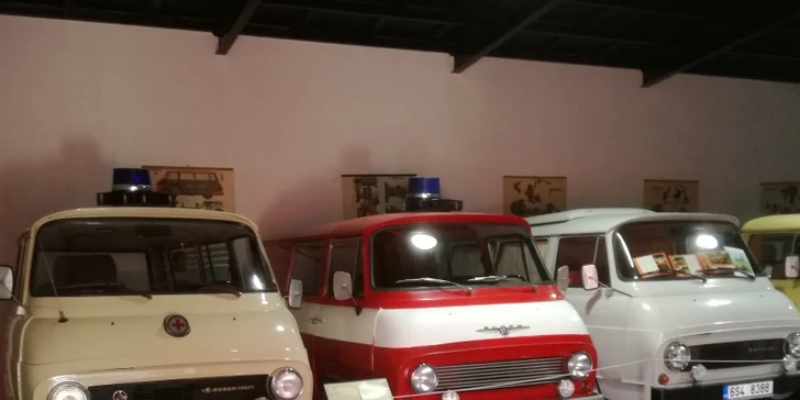 Rodinný vstup do muzea veteránů: rozsáhlá sbírka historických vozů i hraček