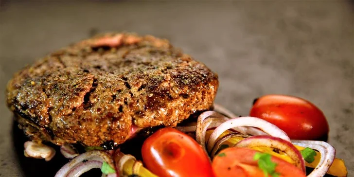 Nadupaný hovězí burger v centru Plzně: American nebo Mexican burger