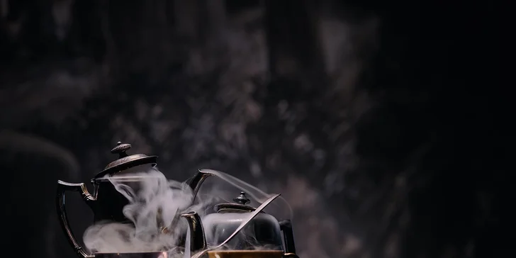 Hororové koktejly ve Fear house: s Proseccem, s ginem nebo Stolichnaya Elit