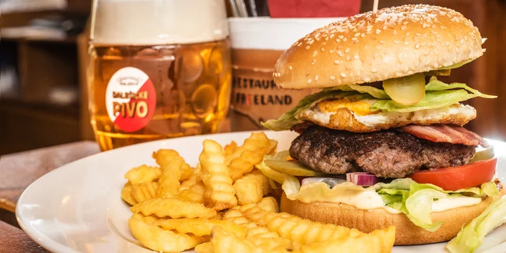 Burger menu pro 1 či 2, výběr ze 7 druhů: hovězí, kuřecí i vege s goudou