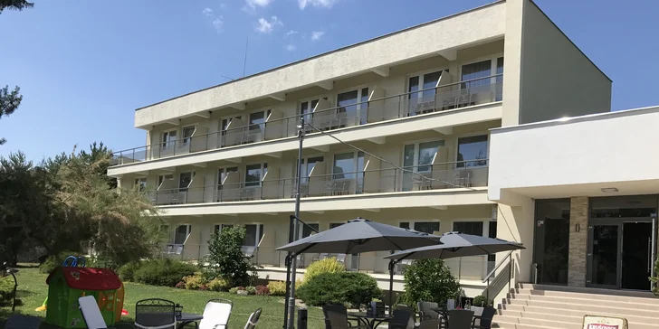 Poznejte Trenčínskou krajinu ve dvou: neomezený vstup na pláž Zelená voda