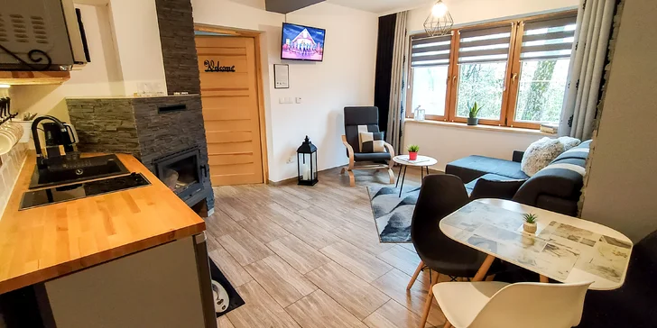 Samozrejmosťou v každej ubytovacej jednotke je plne vybavený kuchynský kút (Apartmán s krbom)