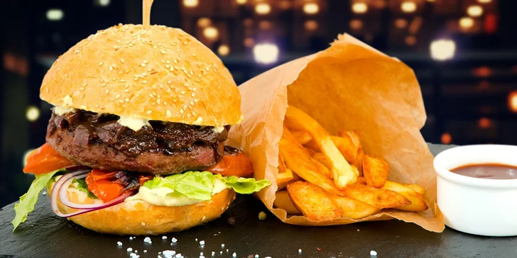 Hovězí Angus burger s cibulovým chutney a farmářskými hranolky pro 1, 2 i 4