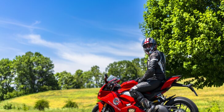 Zažijte adrenalinovou jízdu na závodní Ducati: 40 minut nebo 8 hodin