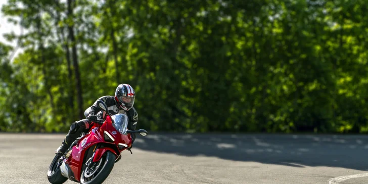 Zažijte adrenalinovou jízdu na závodní Ducati: 40 minut nebo 8 hodin