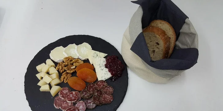 Hororové koktejly ve Fear house: s Proseccem, s ginem nebo Stolichnaya Elit