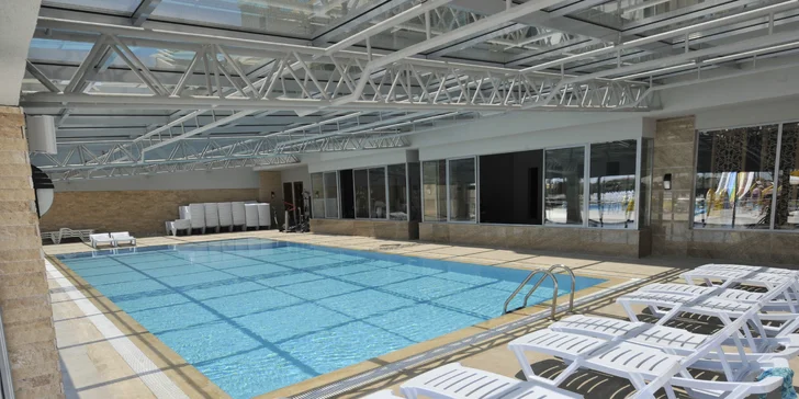 7 nocí v Turecku: 5* hotel s all inclusive, tobogány, celodenní animace pro děti