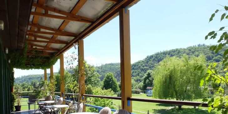 Rodinná dovolená u vody: rekreační areál ve Vraném nad Vltavou s polopenzí