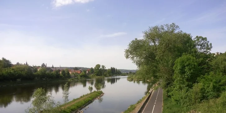 Rodinná dovolená u vody: rekreační areál ve Vraném nad Vltavou s polopenzí