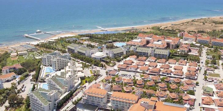 7 nocí v Turecku: 5* hotel s all inclusive, tobogány, celodenní animace pro děti