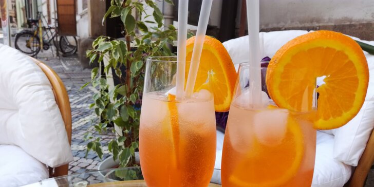Zajděte s kamarádkou na drink: 2 osvěžující Aperoly s pomerančem