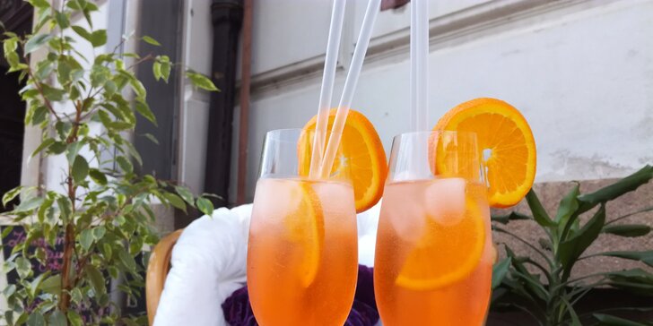 Zajděte s kamarádkou na drink: 2 lahodné Aperoly s pomerančem