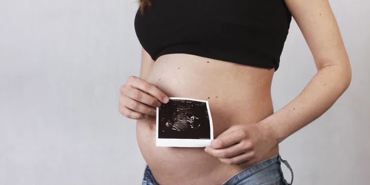 Profesionální novorozenecké (newborn) a těhotenské focení v ateliéru