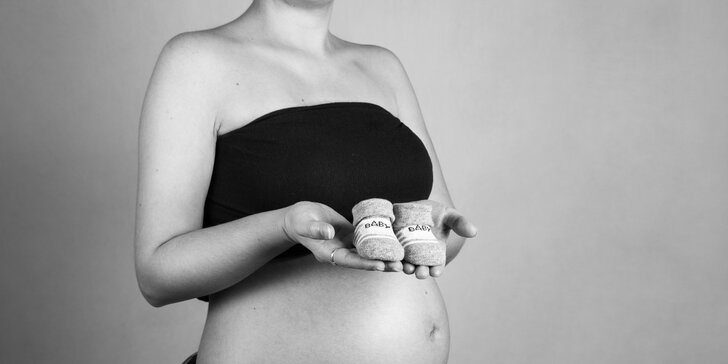 Profesionální novorozenecké (newborn) nebo těhotenské focení v ateliéru