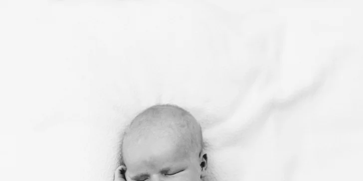 Profesionální novorozenecké (newborn) a těhotenské focení v ateliéru