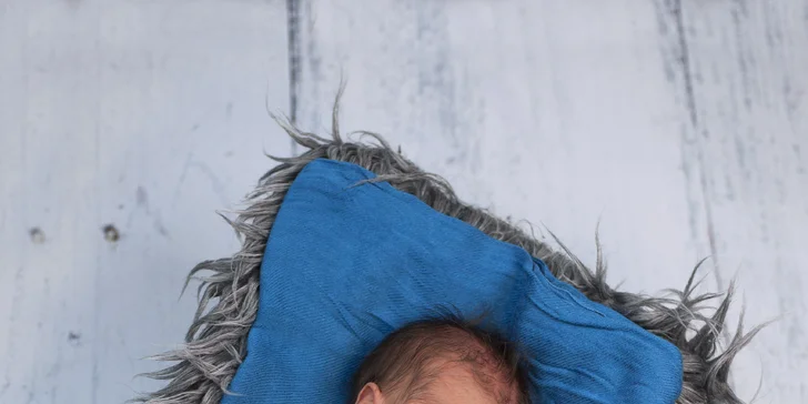 Profesionální novorozenecké (newborn) a těhotenské focení v ateliéru