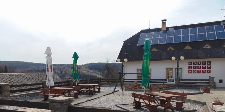 Prázdninový pobyt na Šumavě s bazénem a snídaní pro partu či rodinu