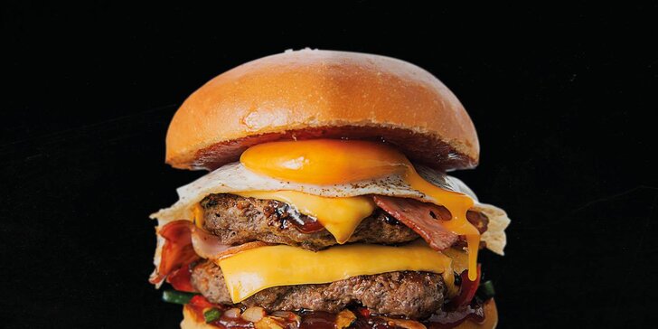 Burger menu: Hamburger dle výběru, hranolky, salát i pití v Lysé a Mělníku