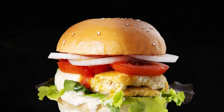 Burger menu: Hamburger dle výběru, hranolky, salát i pití v Lysé a Mělníku