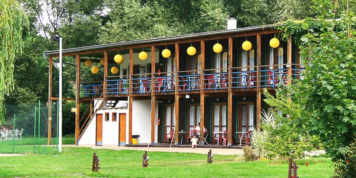 Rodinná dovolená u vody: rekreační areál ve Vraném nad Vltavou s polopenzí