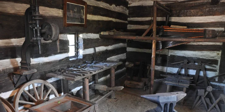 Rodinný výlet: vstupenka do skanzenu a muzea v Kouřimi